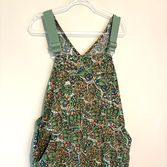 Duluth Trading Co heirloom gardening bib overalls in succulent garden print - Picture 3 of 7